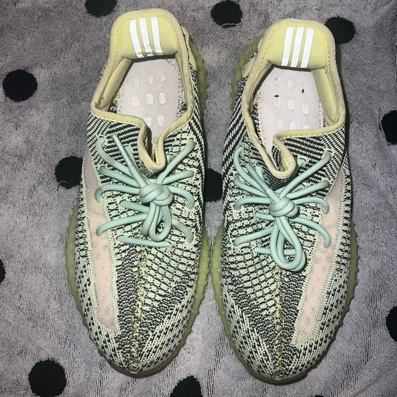 Adidas Yeezy Boost 350 V2 - Picture 3 of 9